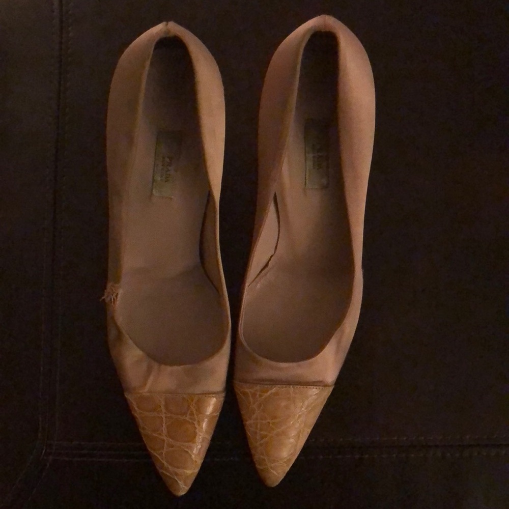 Prada Pumps.. satin pale pink